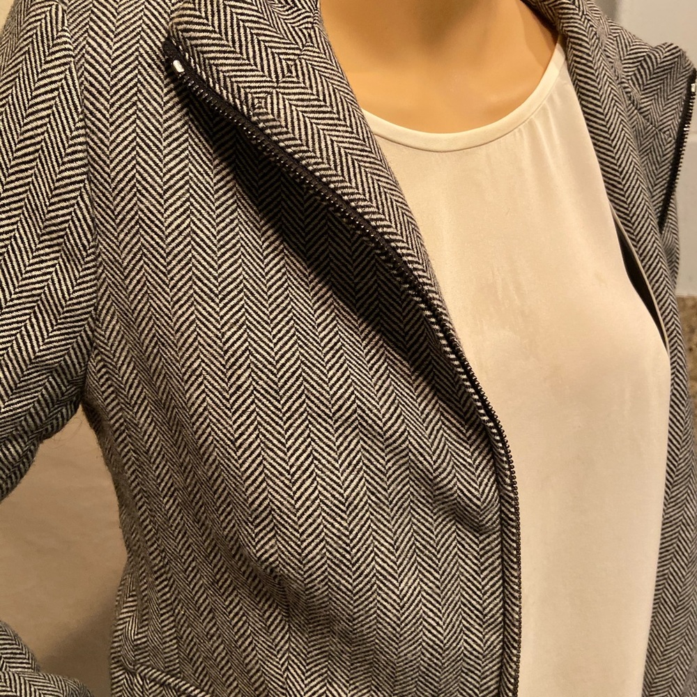 lovely Joie simple white silk top